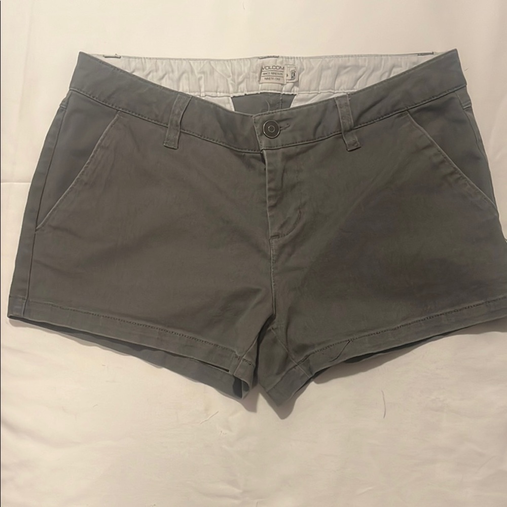 Volcom Gray Cargo Shorts Casual Style